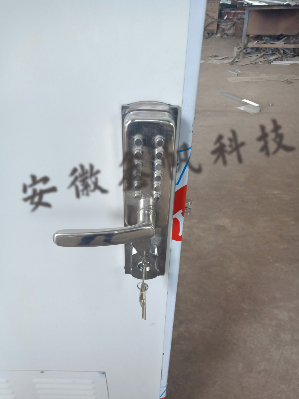 27鋼質(zhì)門(mén).jpg